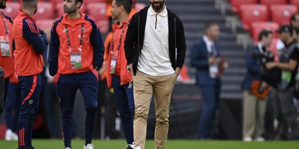 突发！曼联官宣主帅阿莫林下课 弗莱彻带队踢伯恩利