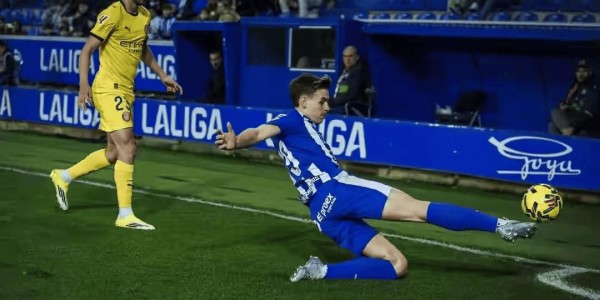 西甲榜首又易主，皇马第3次让位，巴萨笑纳大礼