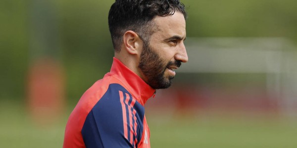 阿莫林官宣：曼联转会市场有“两手准备”！无缘欧战，红魔的“B计划”是啥？