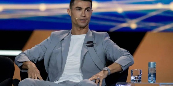 C罗懂球的！沙特联与五大联赛豪门抢球星，法甲豪门捡美职联弃将